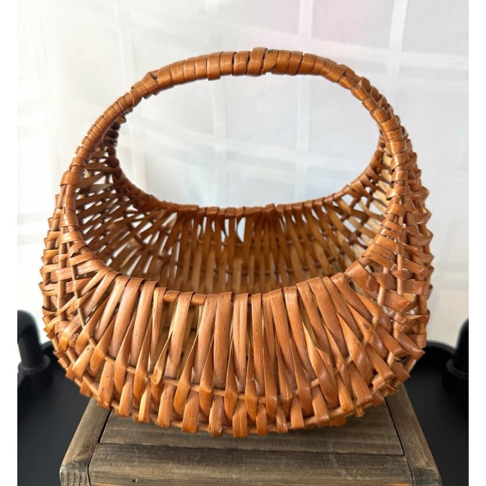 Small Vintage Brown Wicker Oval Basket wHandle, Rustic Freestanding Indoor Decor